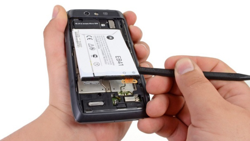 EU buộc smartphone phải sử dụng Pin tháo rời