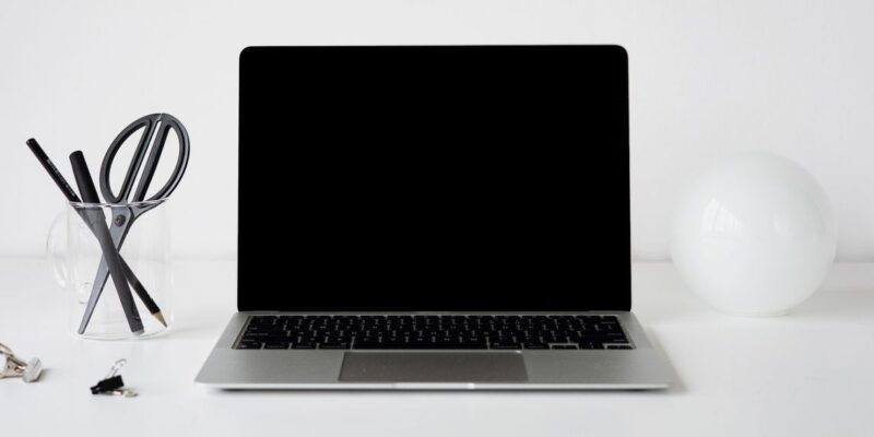 MacBook bị đen màn hình